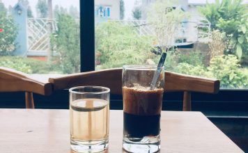 Cho chị một ly đen đá nhé! Cho chị ly đen đá nhé!